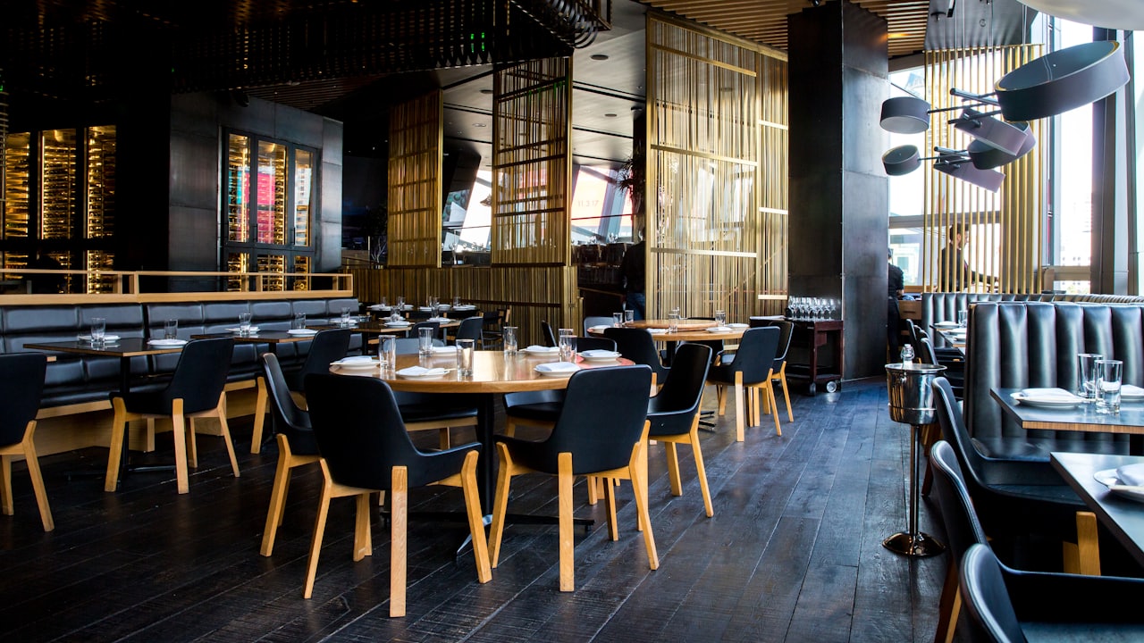 GEO pour restaurant : être la table que l'IA conseille